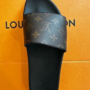 Louis Vuitton slides size 10, used but they are in great shape.